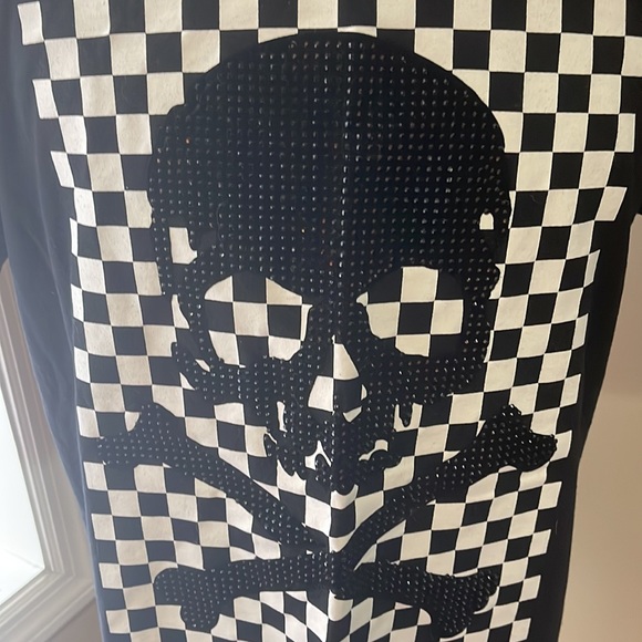 NWOT unisex skull & bones T-shirt - Picture 2 of 2